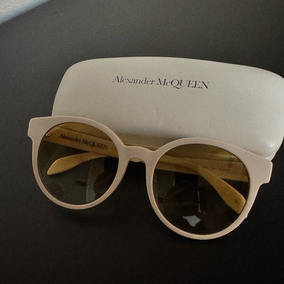Alexander McQueen Accessories - Alexander McQueen Cream Round Sunglasses